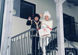 dům sv. Anežky a čert s andělem